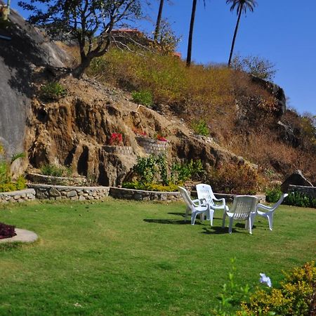 Hotel Oasis Mount Abu Ngoại thất bức ảnh
