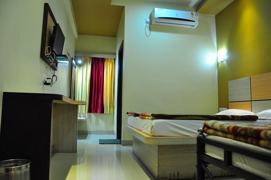Hotel Oasis Mount Abu Ngoại thất bức ảnh