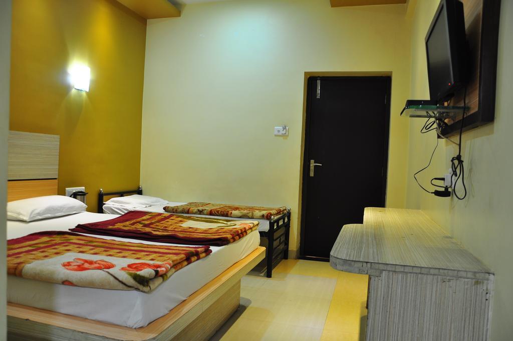 Hotel Oasis Mount Abu Ngoại thất bức ảnh