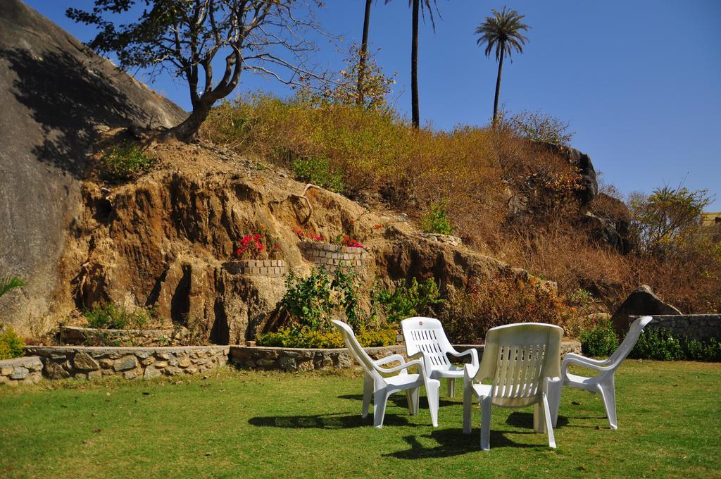Hotel Oasis Mount Abu Ngoại thất bức ảnh