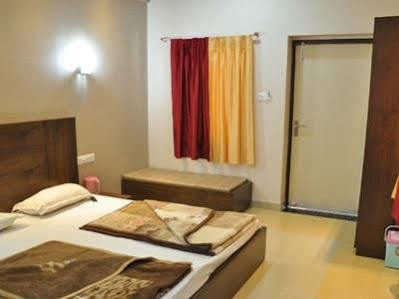 Hotel Oasis Mount Abu Ngoại thất bức ảnh