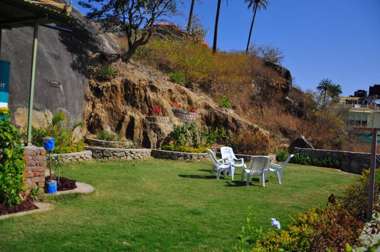 Hotel Oasis Mount Abu Ngoại thất bức ảnh