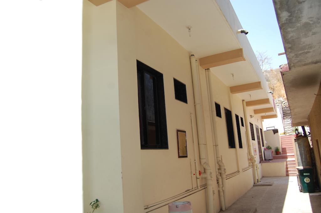 Hotel Oasis Mount Abu Ngoại thất bức ảnh